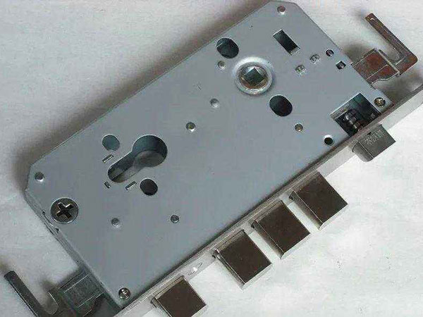 竞秀24小时上门开锁公司