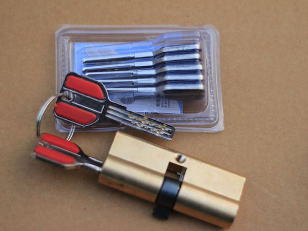 竞秀24小时上门开锁公司